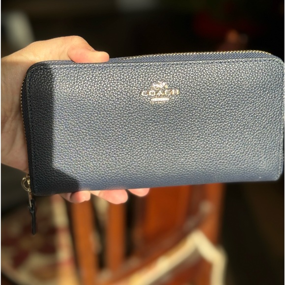 Coach!! Navy blue tote and matching wallet 🤩 - Picture 8 of 10